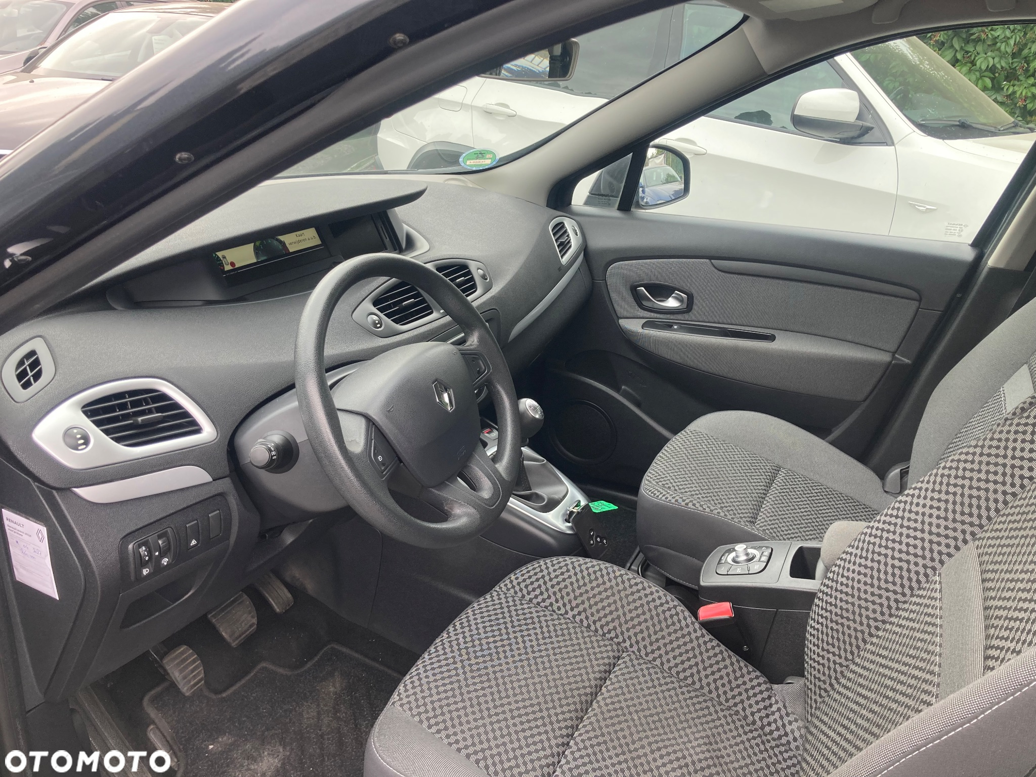 Renault Scenic 1.6 16V 110 Authentique - 8