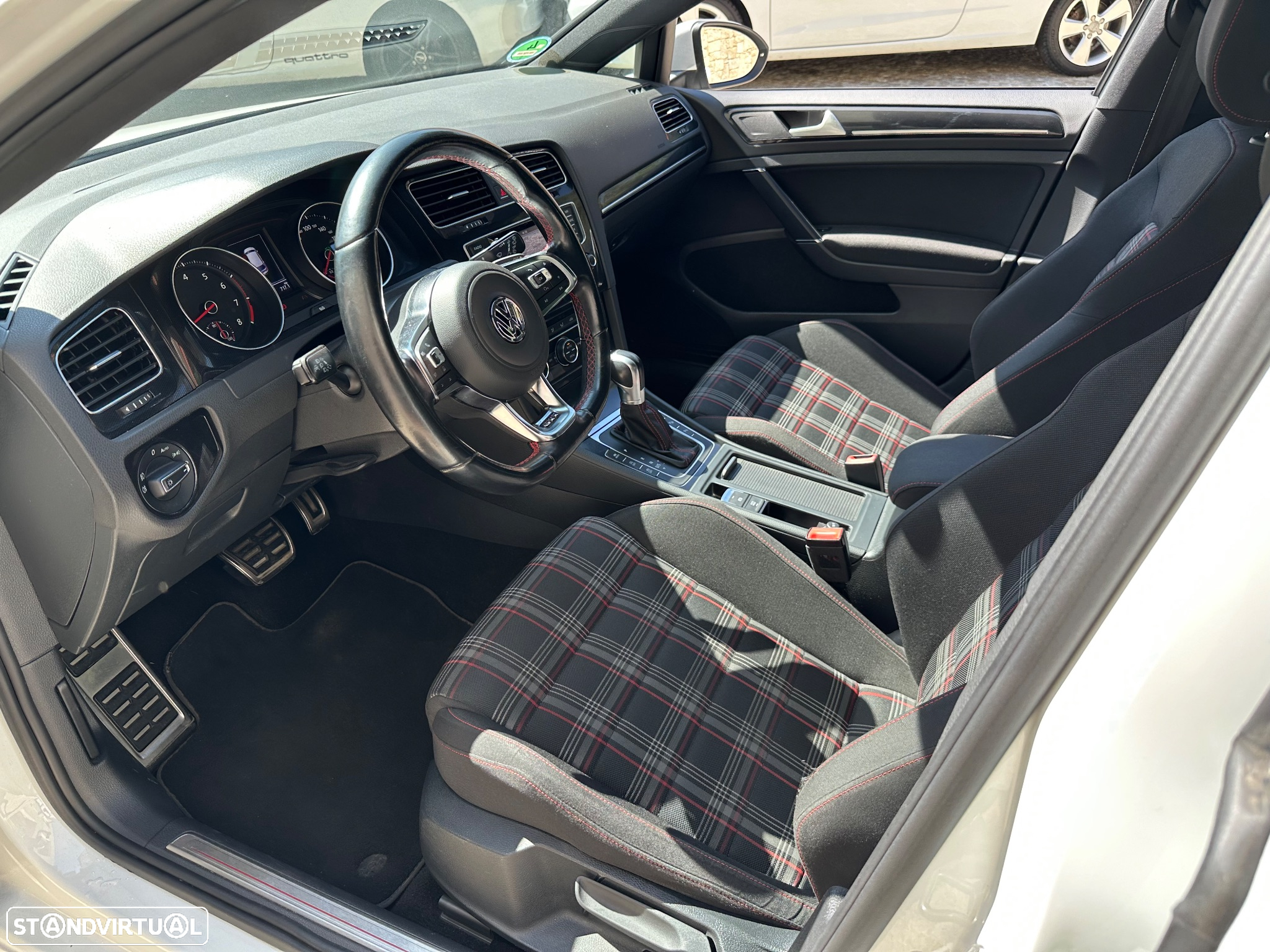 VW Golf 2.0 TSi GTi DSG Performance - 23