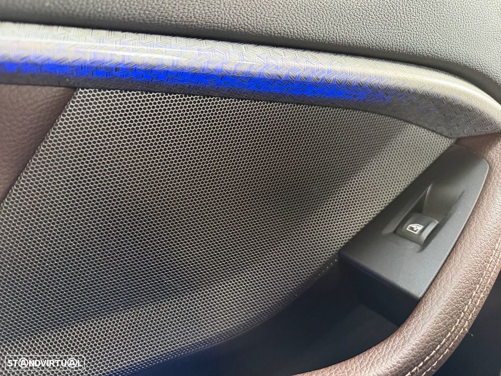 BMW 116 d Pack Desportivo M Auto - 16