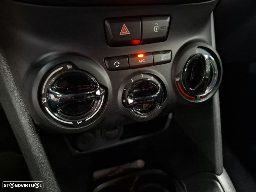 Peugeot 208 1.2 PureTech Signature - 19