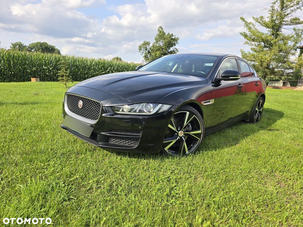 Jaguar XE - 1