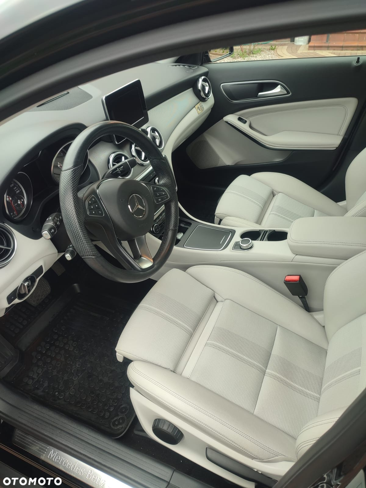 Mercedes-Benz GLA 200 7G-DCT - 9