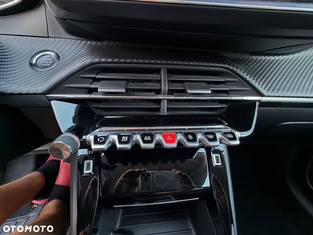 Peugeot 208 PureTech 100 Allure - 22