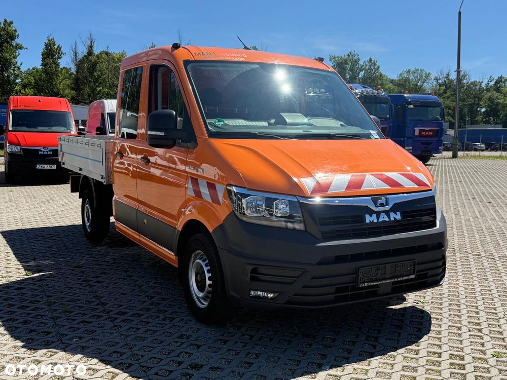 MAN TGE 3.180 DOKA - Tył napęd 6-osobowa - 4