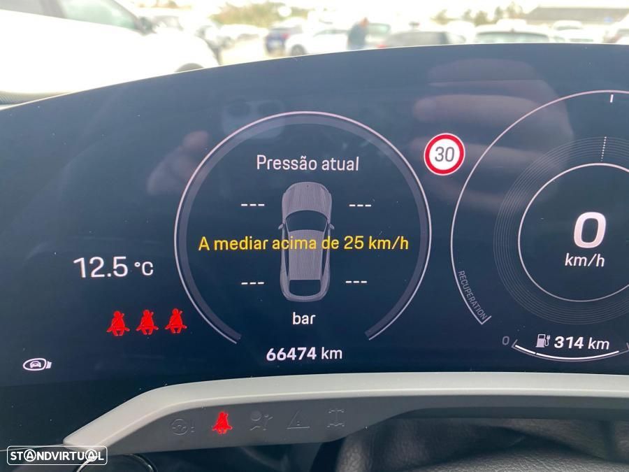 Porsche Taycan Cross Turismo 4S - 11