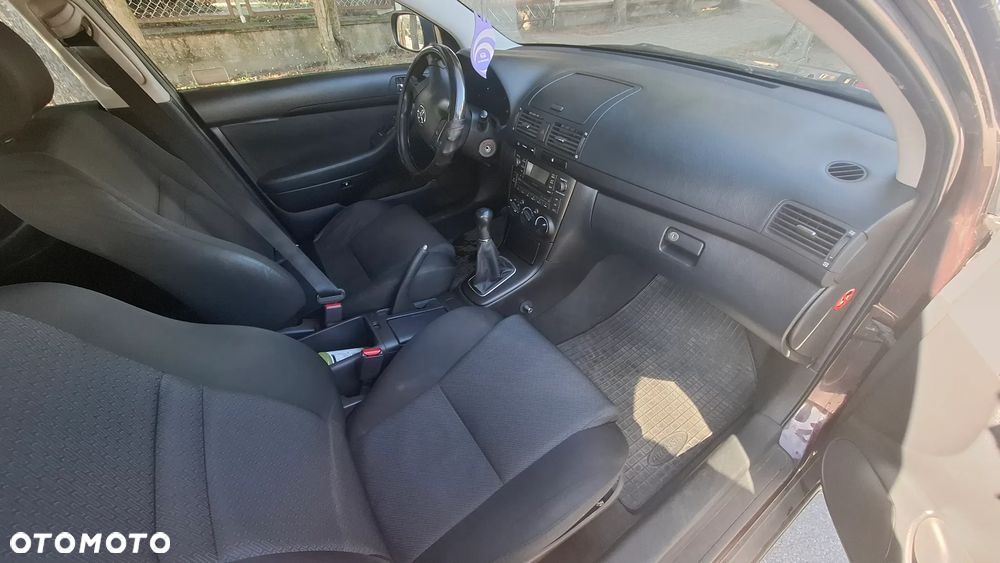 Toyota Avensis - 11