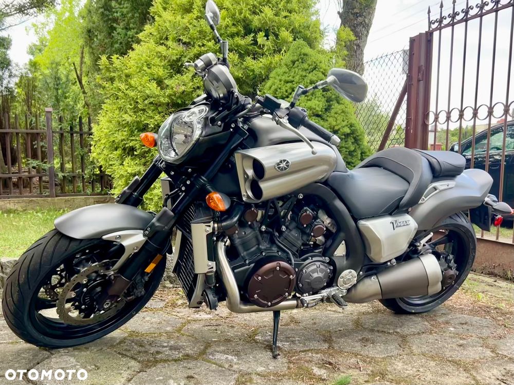 Yamaha V-MAX - 1