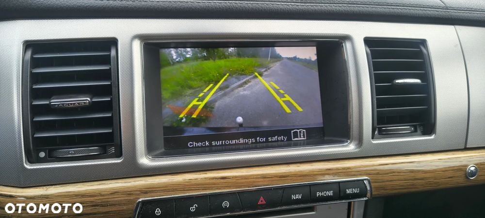 Jaguar XF 2.2 D Luxury - 27