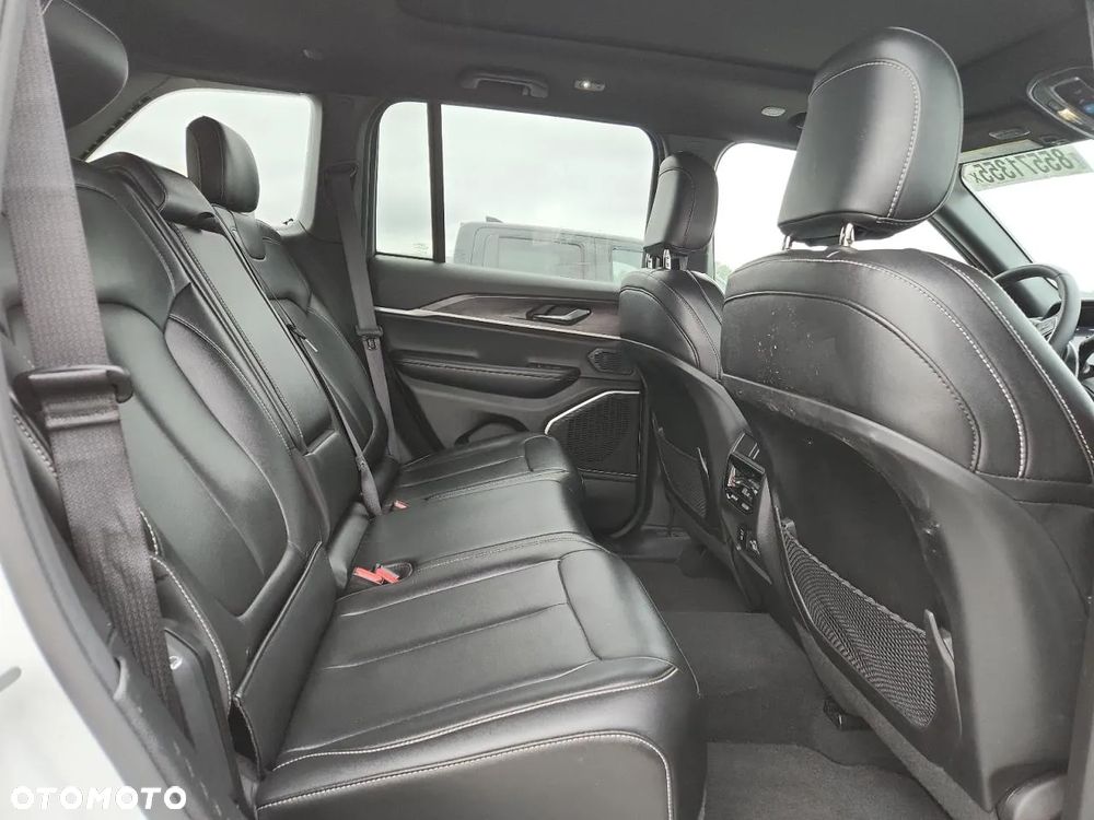 Jeep Grand Cherokee - 10