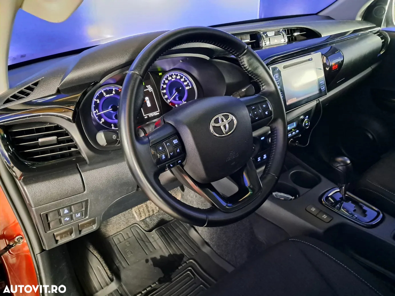 Toyota Hilux - 10