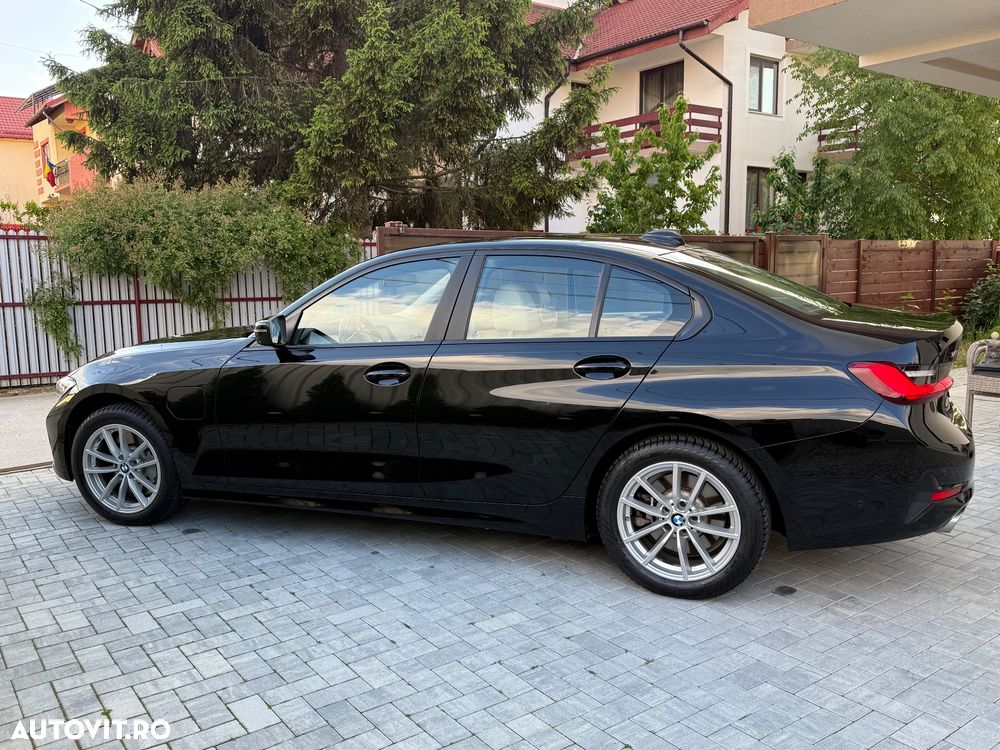 BMW Seria 3 330e xDrive AT PHEV - 12