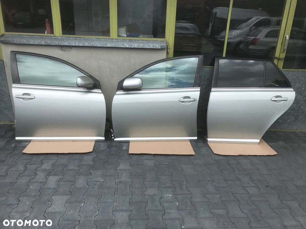 Toyota Avensis T25  03-08 Drzwi Prawe Lewe Kolor 1C0 Idealne Bez Korozji - 1