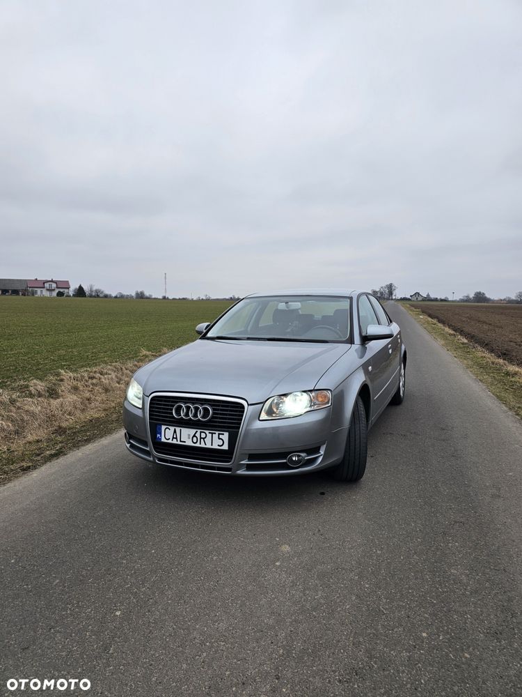 Audi A4 Limousine - 1