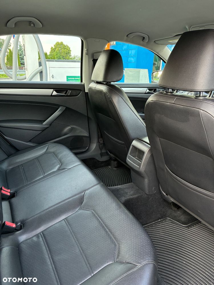 Volkswagen Passat - 13