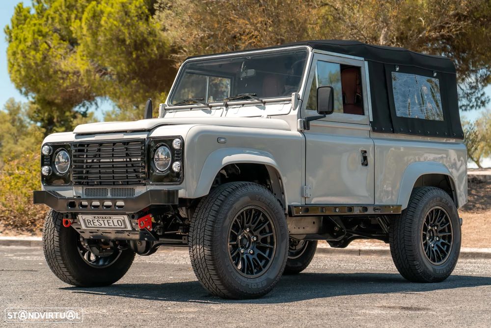 Land Rover Defender - 4