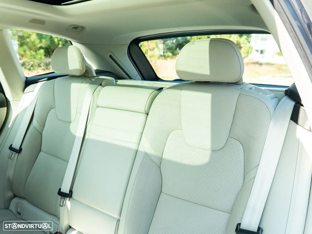Volvo XC 60 2.0 T8 PHEV Inscription AWD - 12