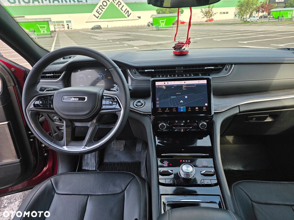 Jeep Grand Cherokee - 12