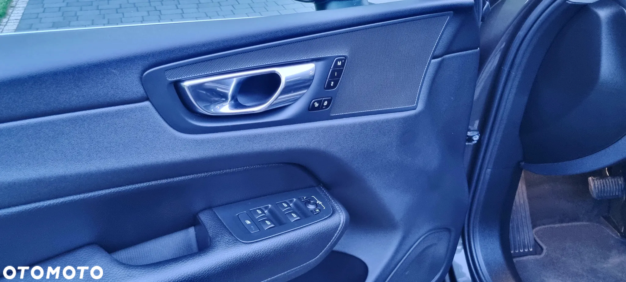 Volvo XC 60 D4 Geartronic Momentum Pro - 28