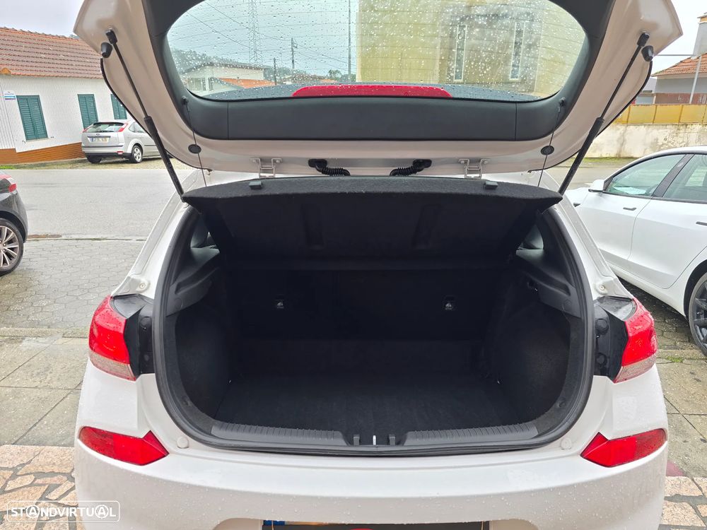 Hyundai i30 1.6 CRDI Comfort+Navi - 8