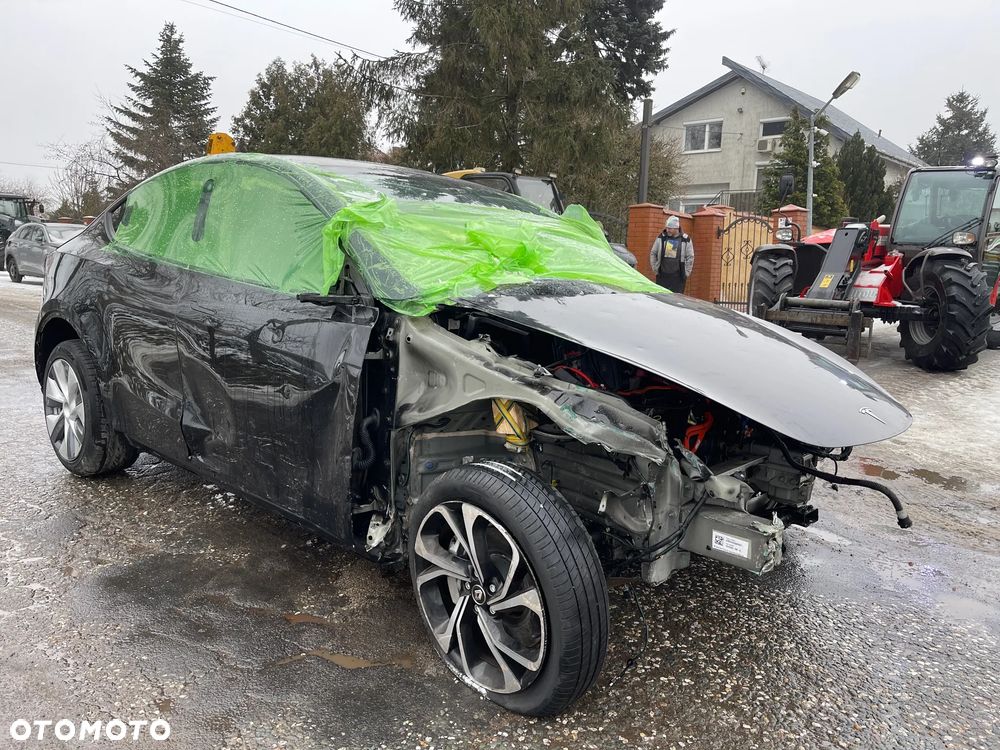 Tesla Y Long Range Dual Motor AWD - 21