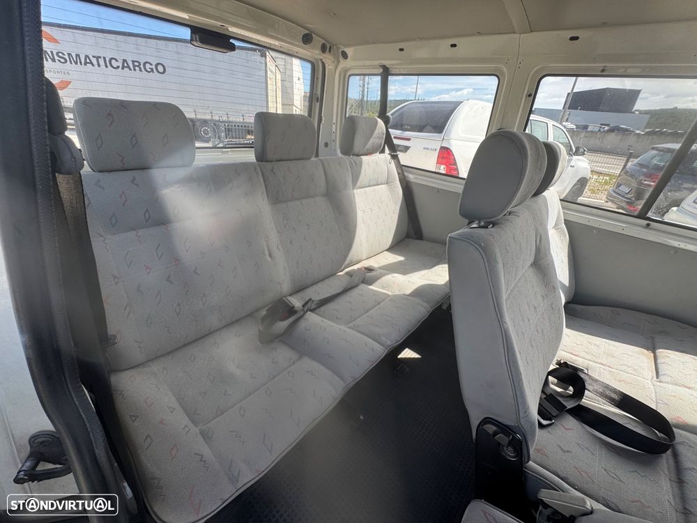 VW Transporter 2.4 D Kombi - 9