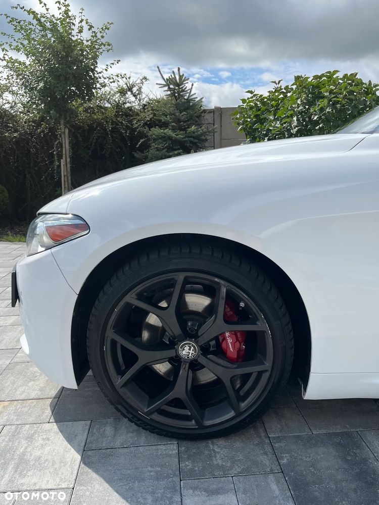 Alfa Romeo Giulia 2.0 Turbo TI Q4 - 11