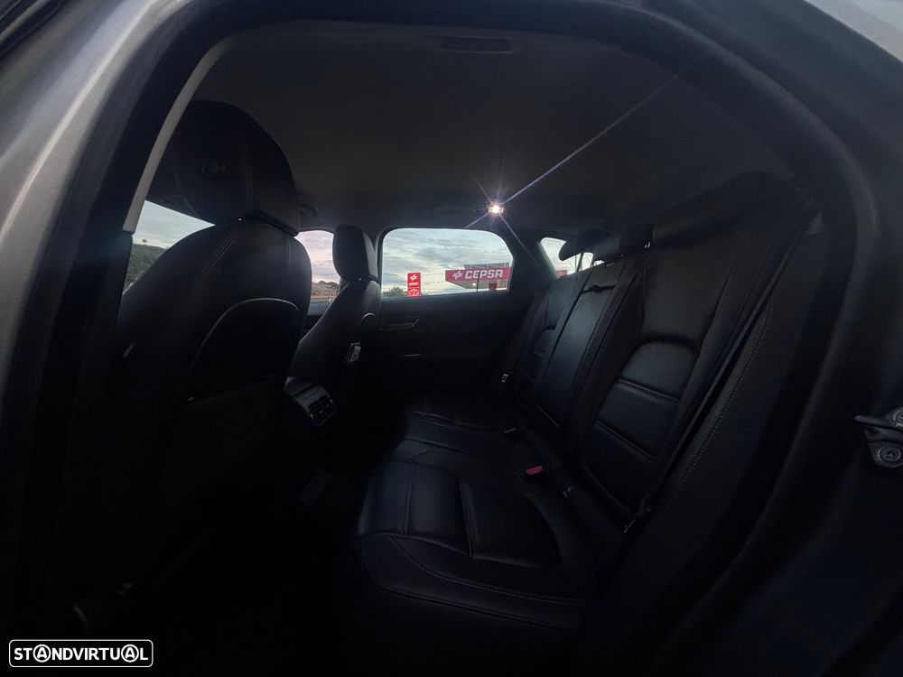 Jaguar F-Pace 2.0 i4D Prestige AWD Aut. - 12