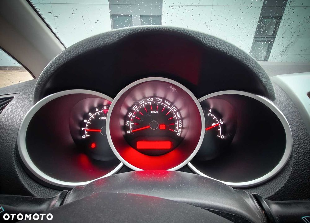 Kia Venga - 8