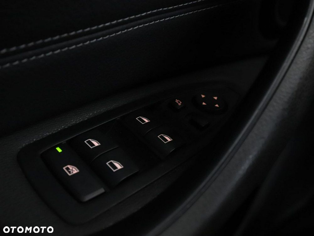 BMW X1 sDrive18d xLine - 35