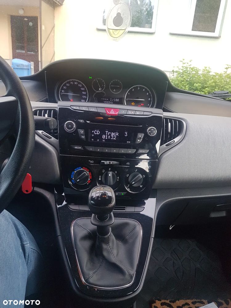 Lancia Ypsilon 1.2 8V Silver - 17