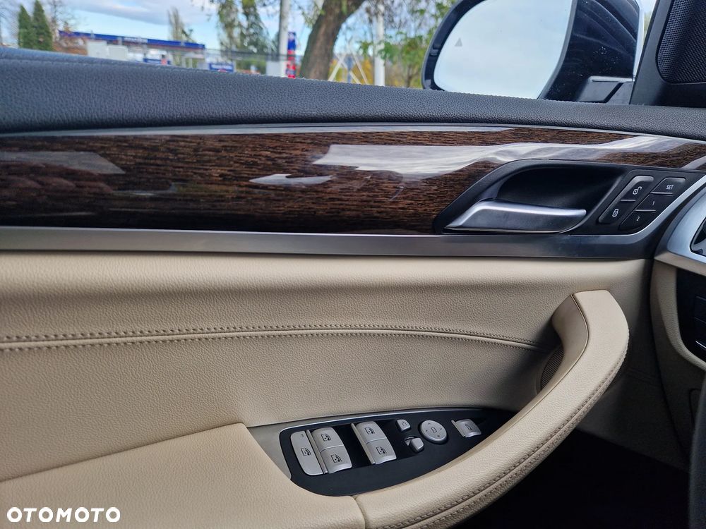 BMW X3 xDrive30i Luxury Line - 27