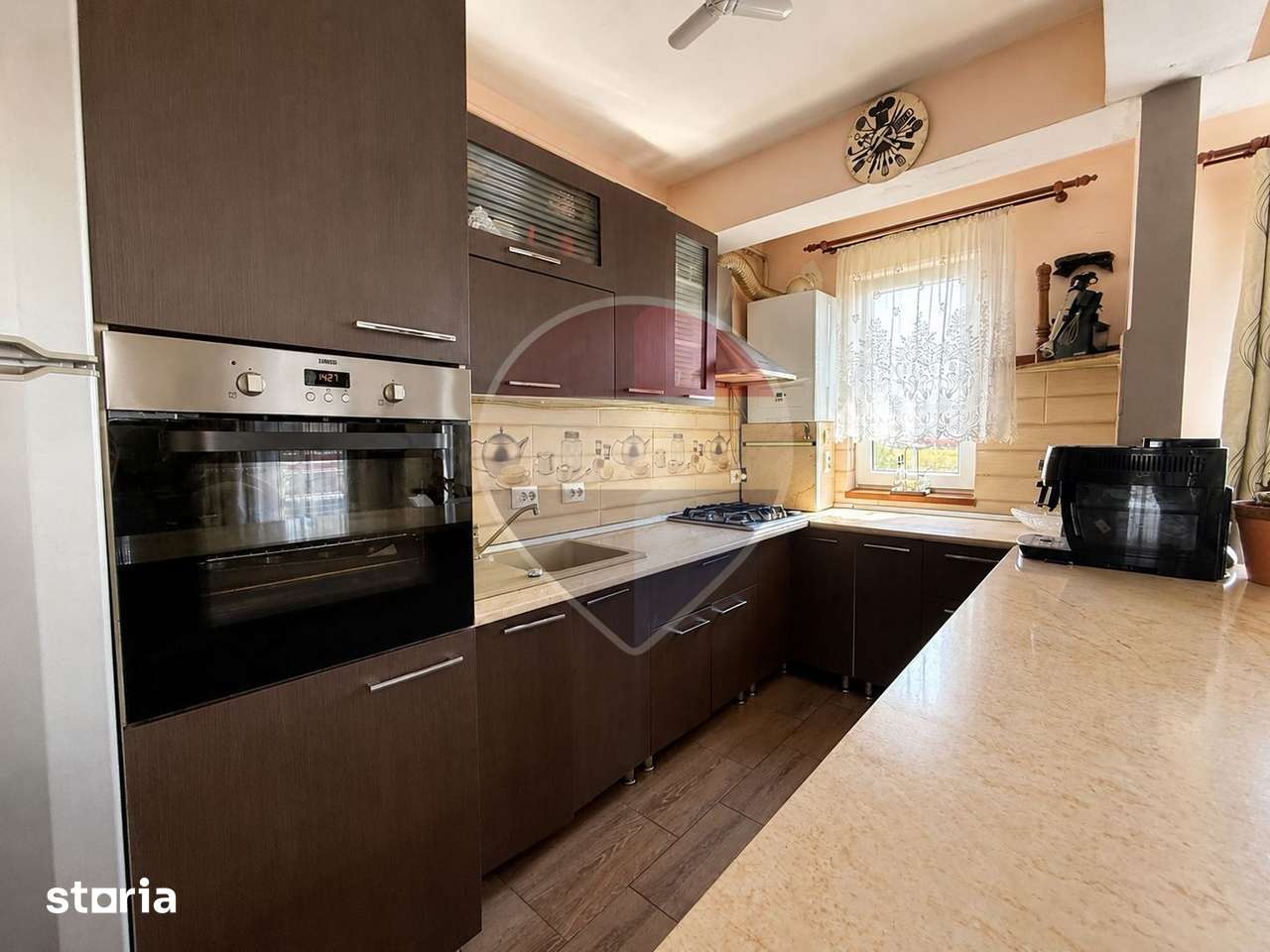 Apartament 2 camere cu 2 balcoane si parcare subterana, Str. Eroilor — fotografia 3