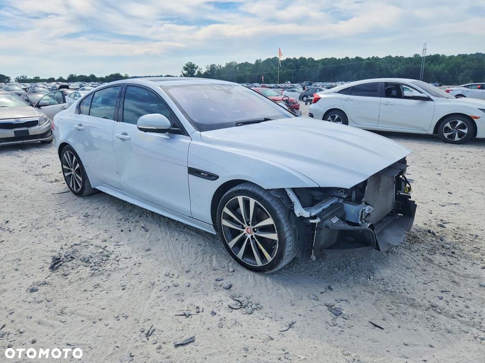 Jaguar XE - 1