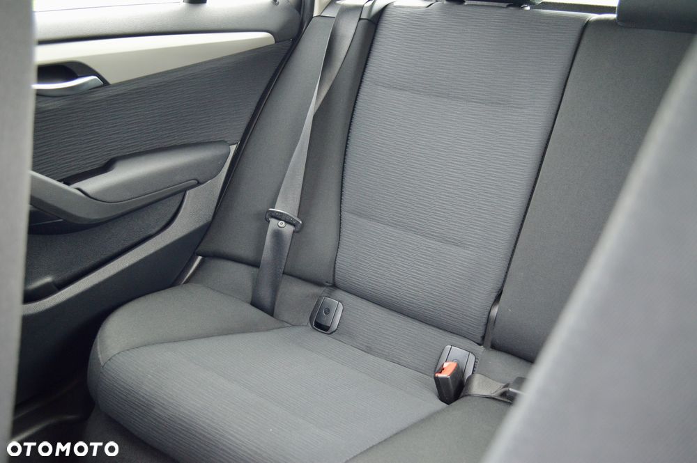 BMW X1 sDrive18i - 18