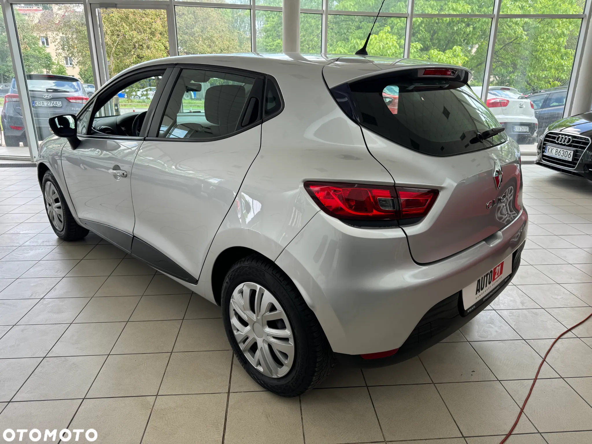 Renault Clio 1.2 16V 75 Life - 13