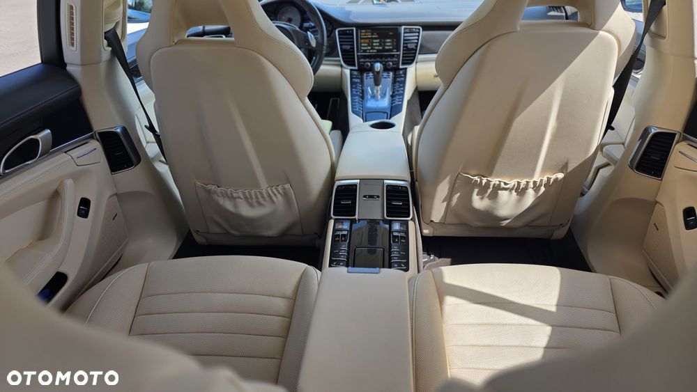 Porsche Panamera - 22