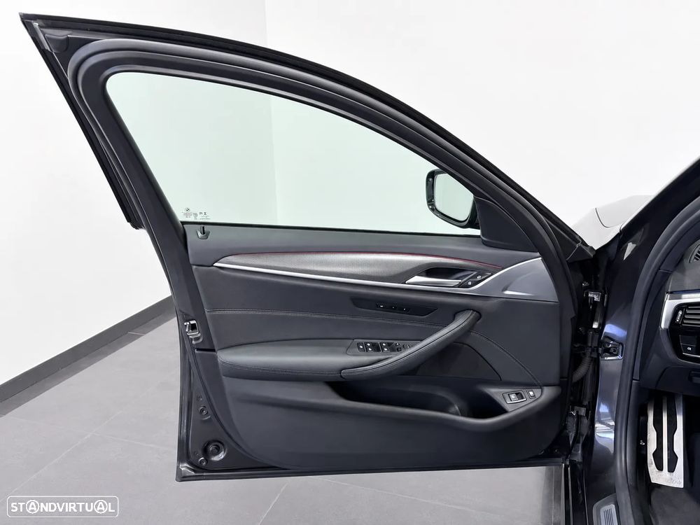 BMW 520 e Pack M - 18