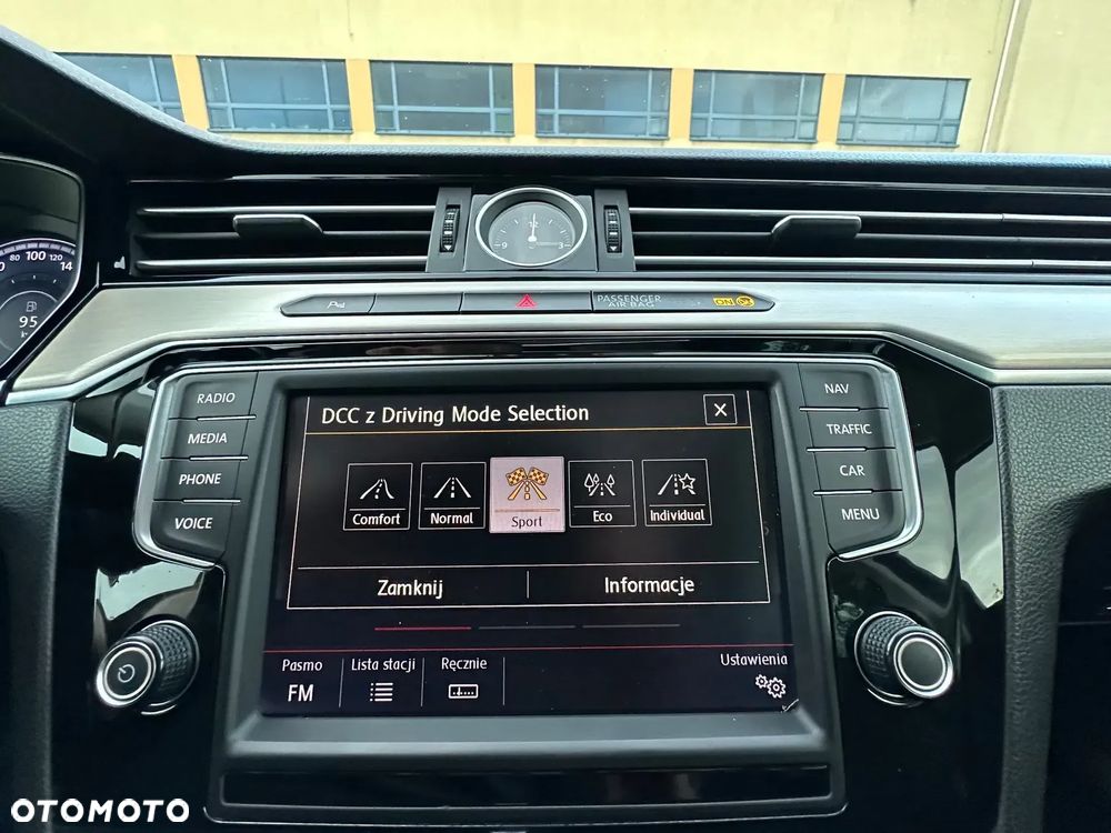 Volkswagen Passat Variant 2.0 TDI SCR DSG Highline - 31