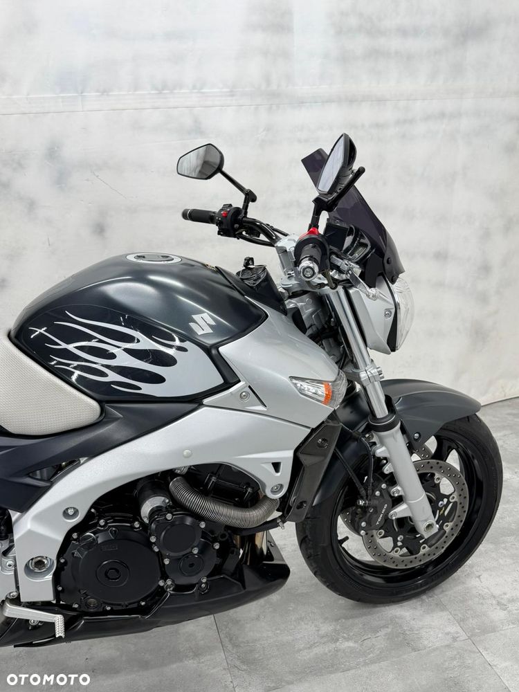 Suzuki GSR - 9