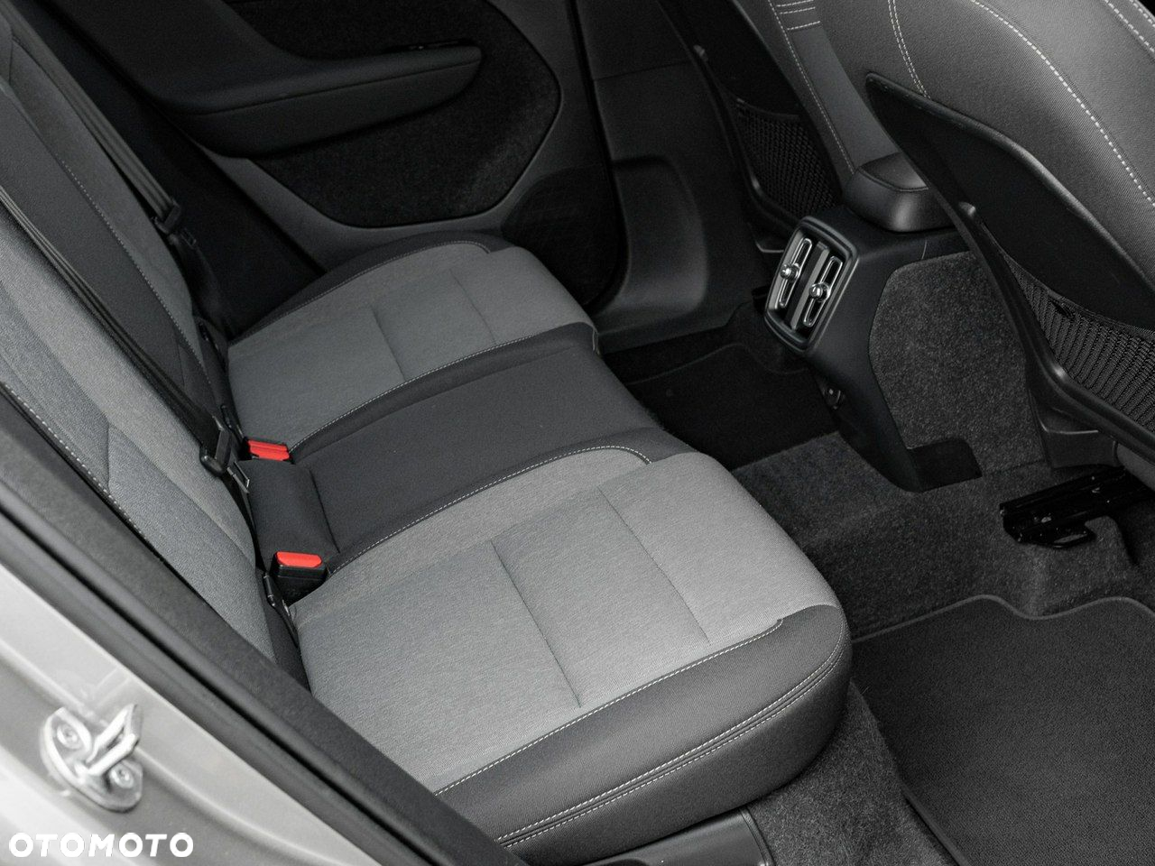 Volvo XC 40 T3 Momentum Pro - 31