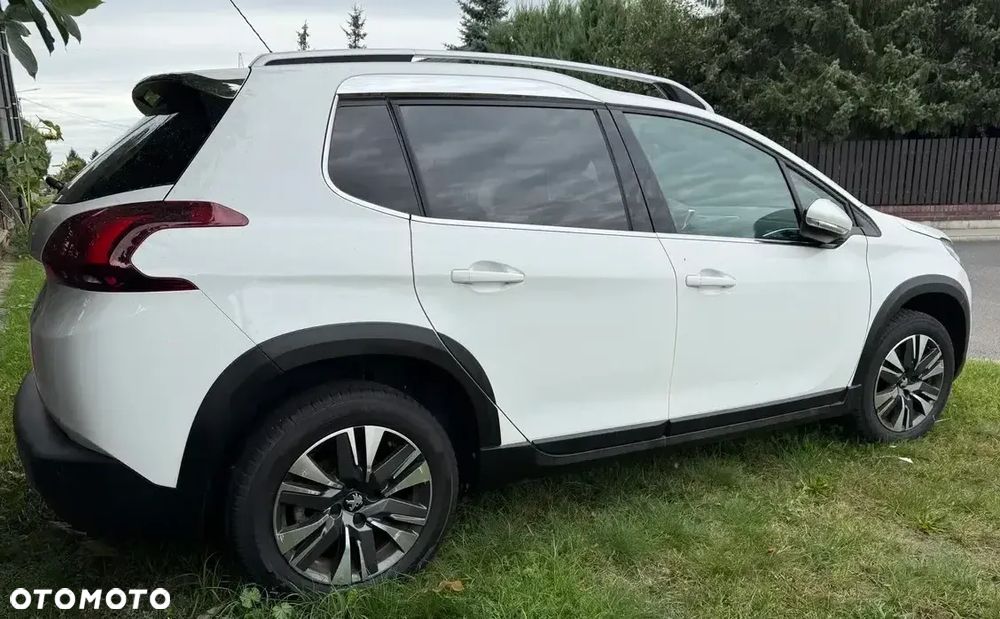 Peugeot 2008 1.2 Pure Tech Allure S&S - 4