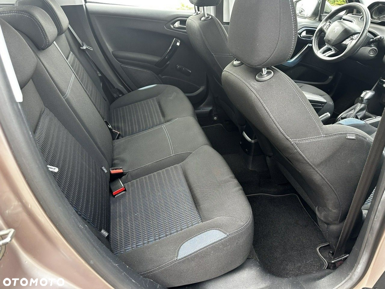 Peugeot 208 - 23