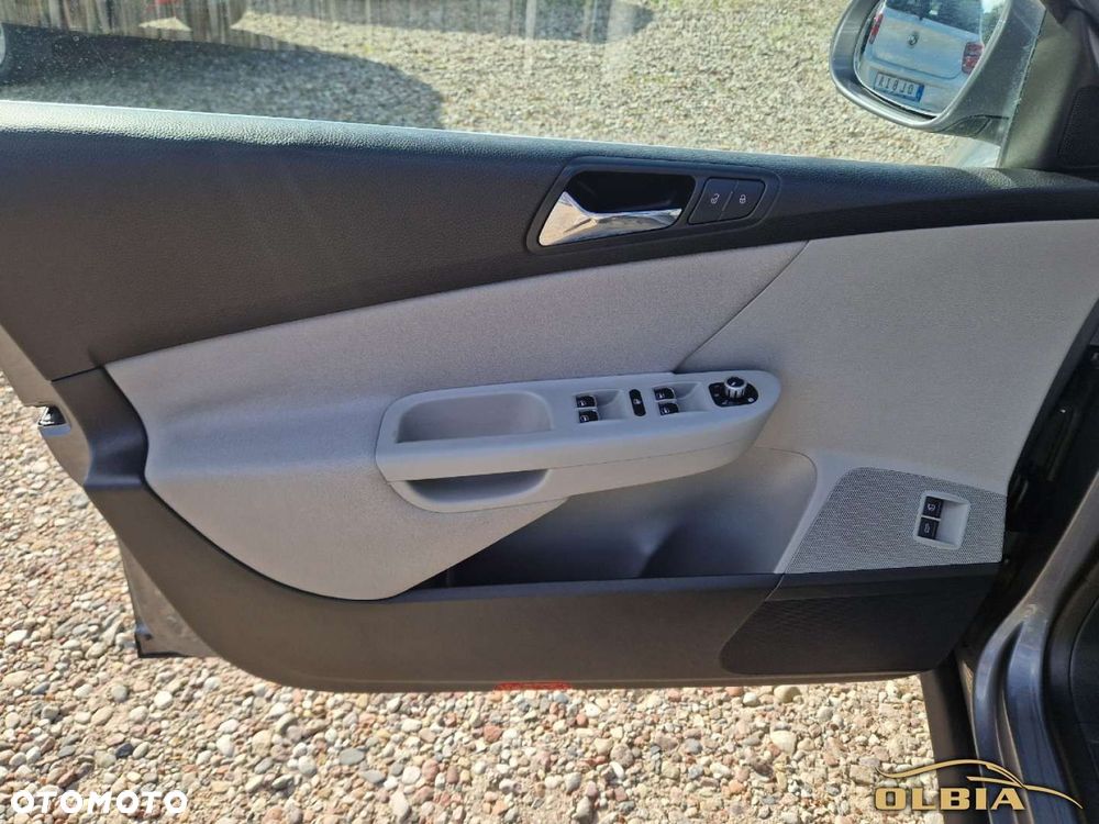 Volkswagen Passat - 26