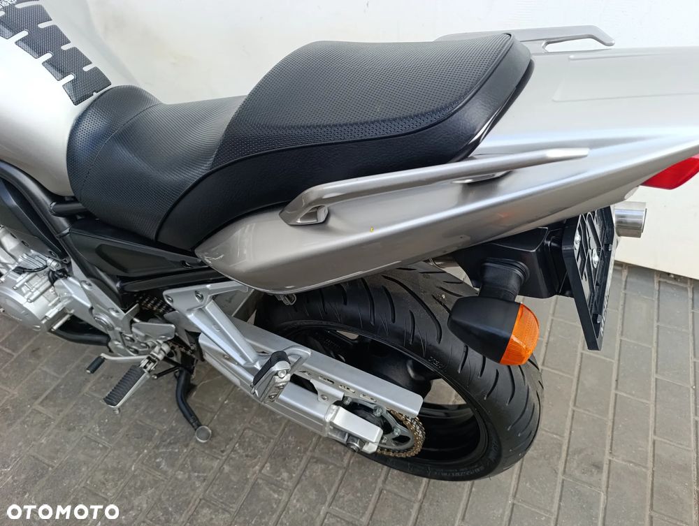 Yamaha FZS - 19