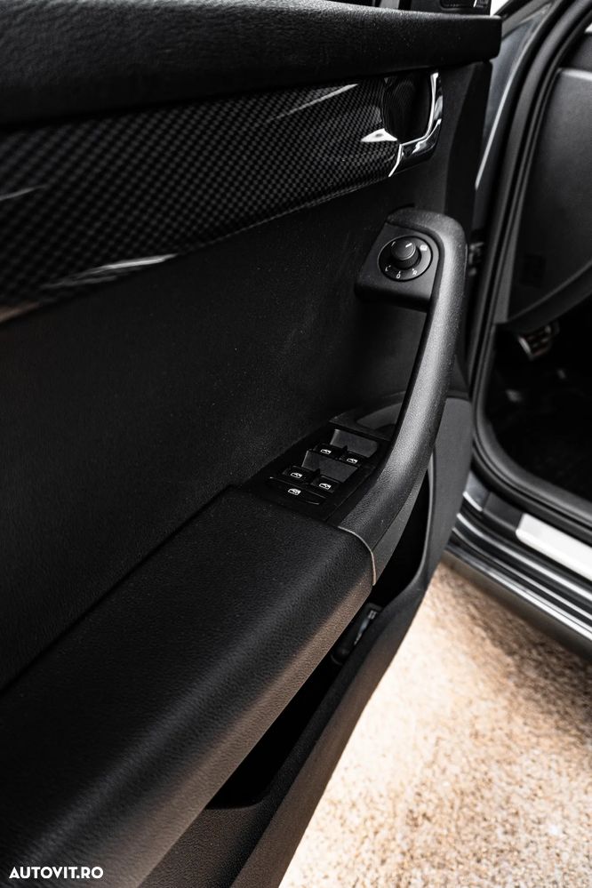 Skoda Octavia Combi 2.0 TDI DSG RS - 12