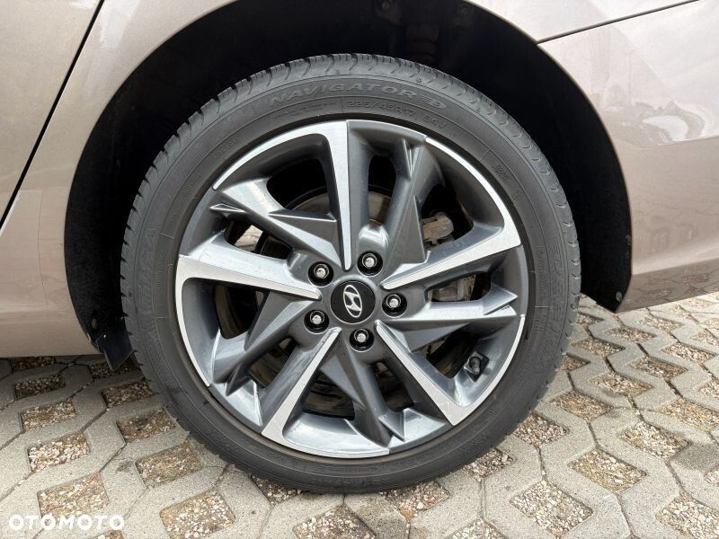 Hyundai i30 1.5 T-GDI 48V Executive DCT - 37