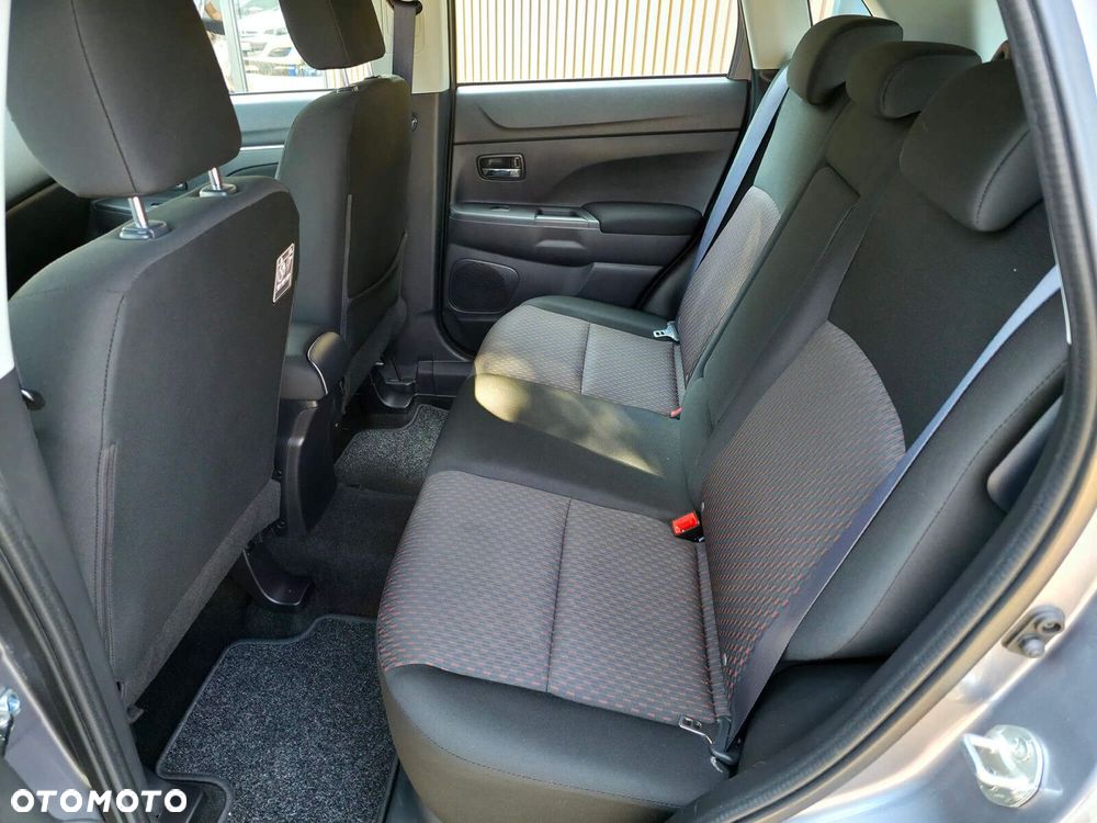 Mitsubishi ASX - 12