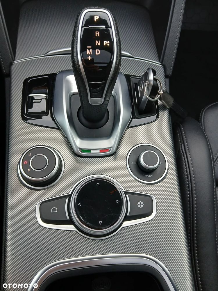 Alfa Romeo Stelvio 2.0 Turbo Veloce Q4 - 19