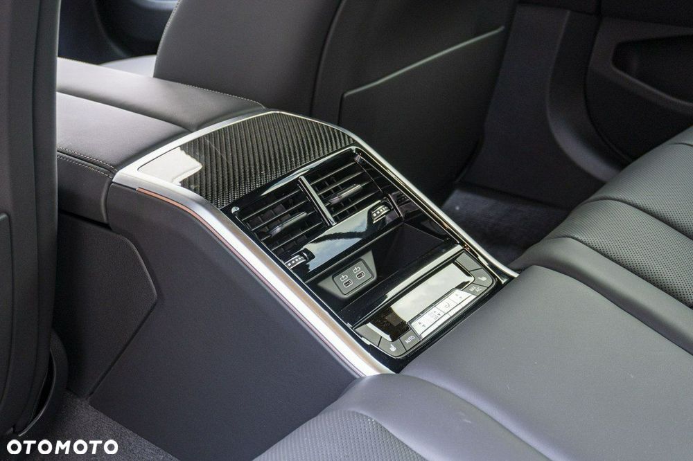 BMW Seria 8 - 23