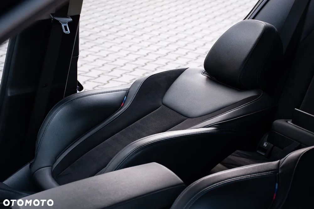 BMW Seria 3 330i Sport Line sport - 36